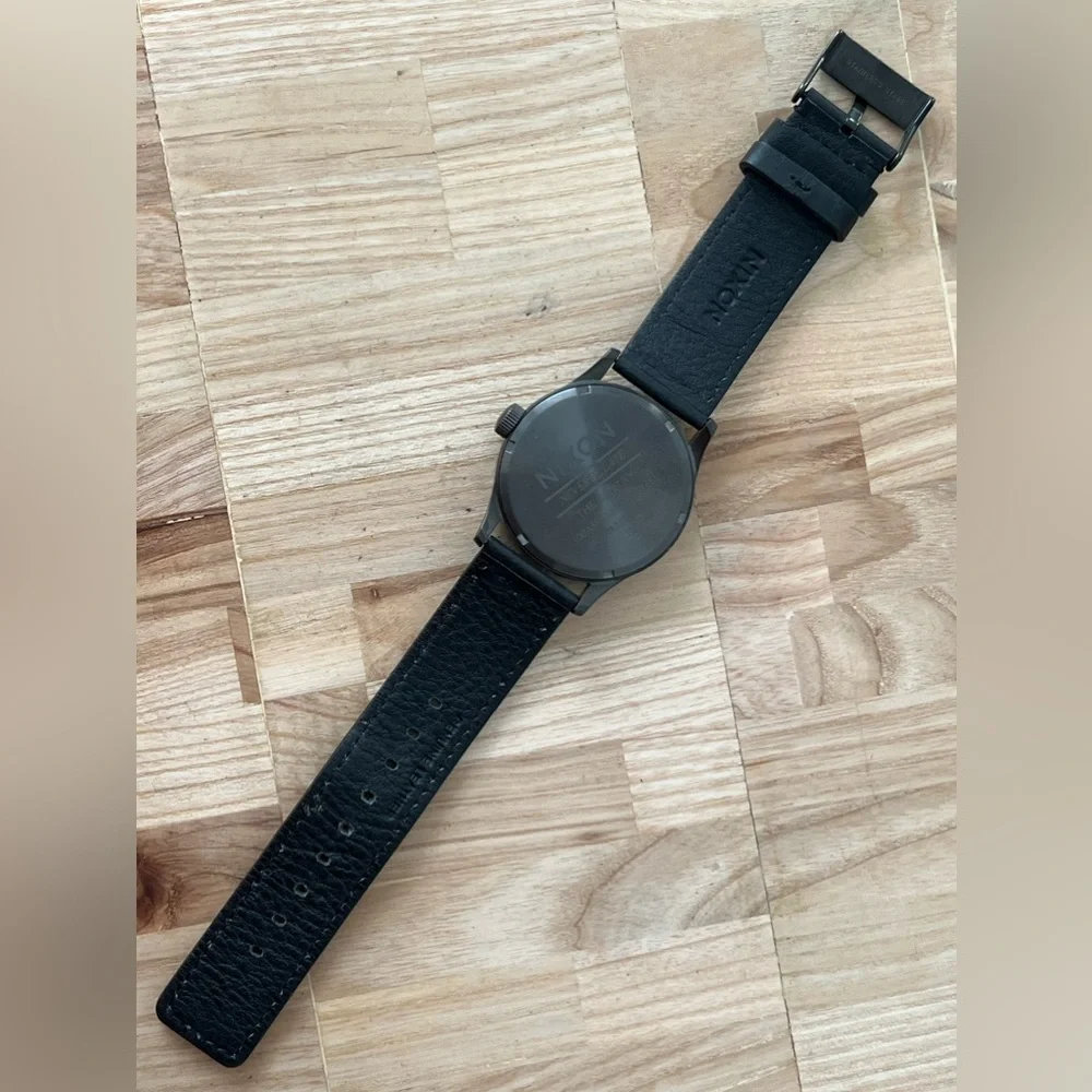 Nixon The Sentry Never Be Late Watch Black Green Dial Gunmetal Case Leather